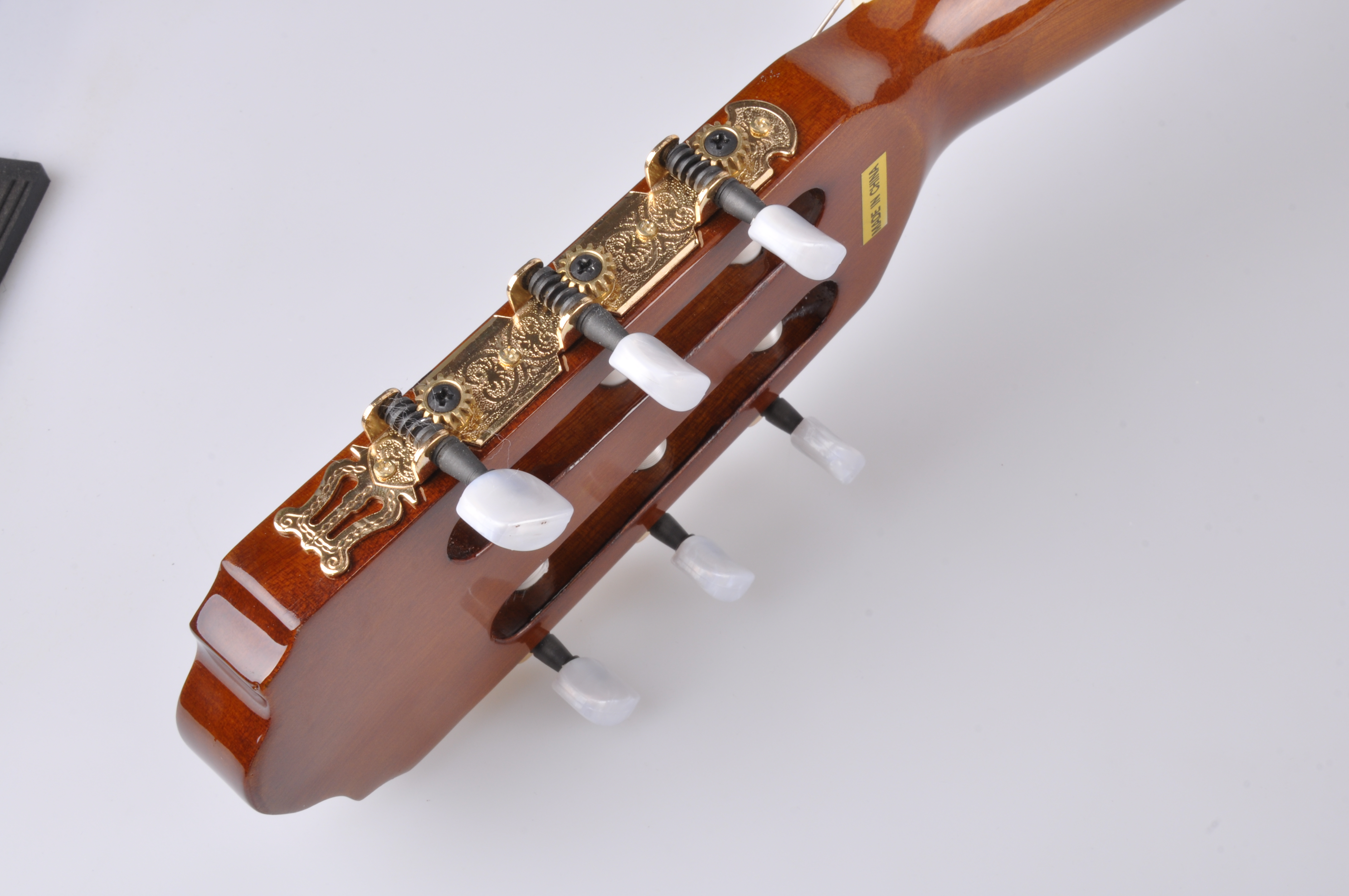 Электро-классическая гитара общего класса с вырезом 39 дюймов (AC309CE)